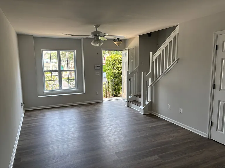 122 Hornby Cir — Photo 10