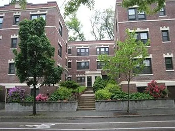 Washington St — Photo 1