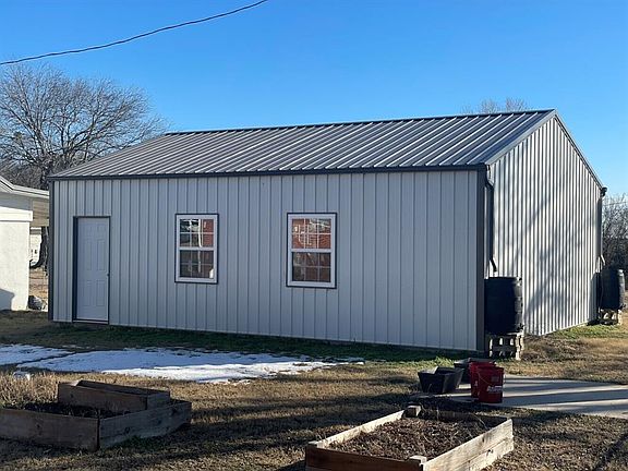 4th image of 104 N Cedar Ave