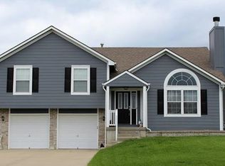 911 Wild Wood Dr, Pleasant Hill, MO 64080