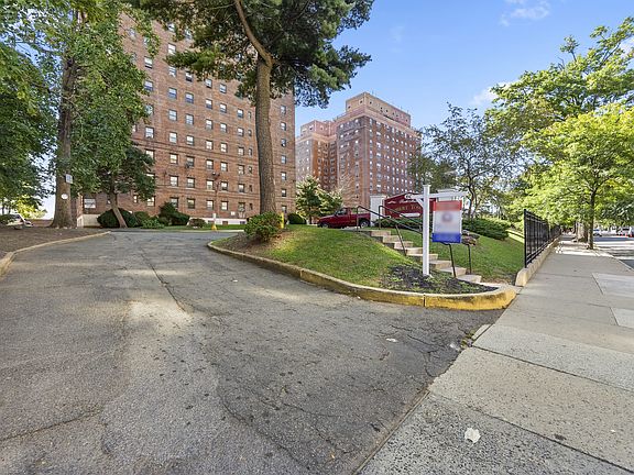 4th image of 62 S Munn Ave #X19