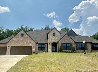 2703 Forest Ridge Pkwy, Claremore, OK 74017