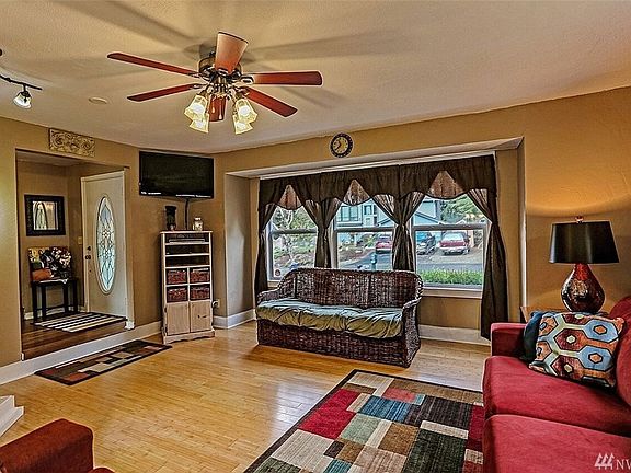 4th image of 3824 SE Castlewood Dr