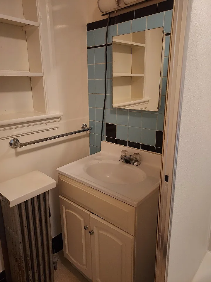 2 bed, $1,000 — Photo 3