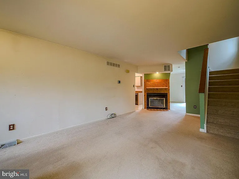 1001 Winfield Ct — Photo 4