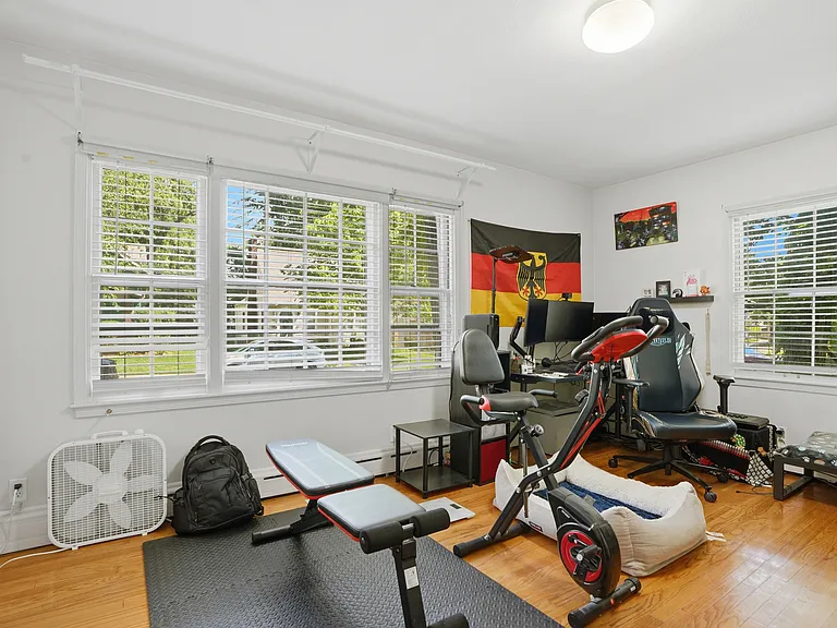 321 McLean St — Photo 29
