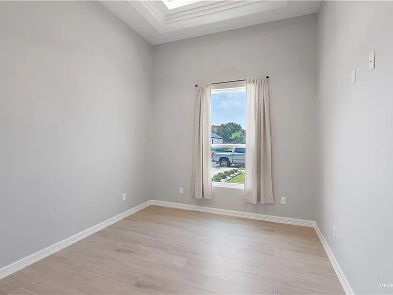 3419 Inez St — Photo 3