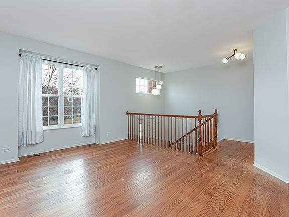 3rd image of 720 Thornbury Rd