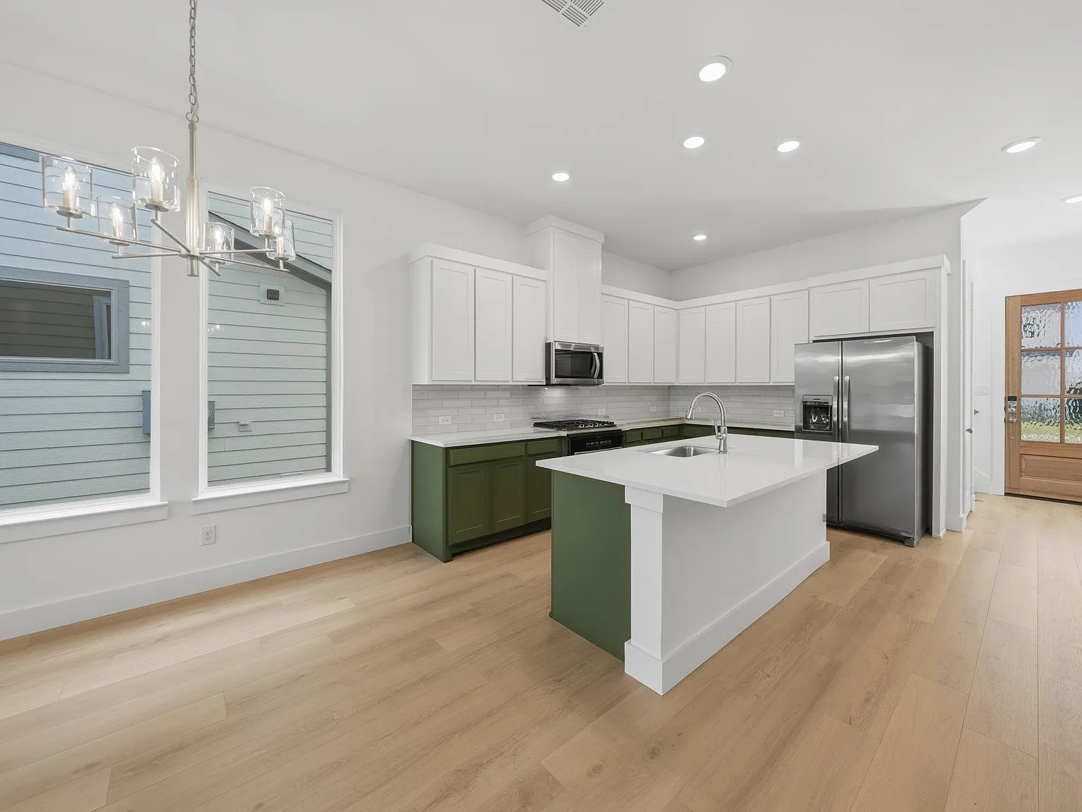 3 bed, 2.5 bath, 2079 sqft, $2,725 — Photo 3