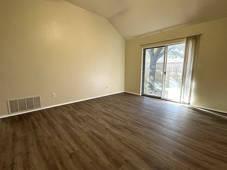 1404 Paco Trl — Photo 3