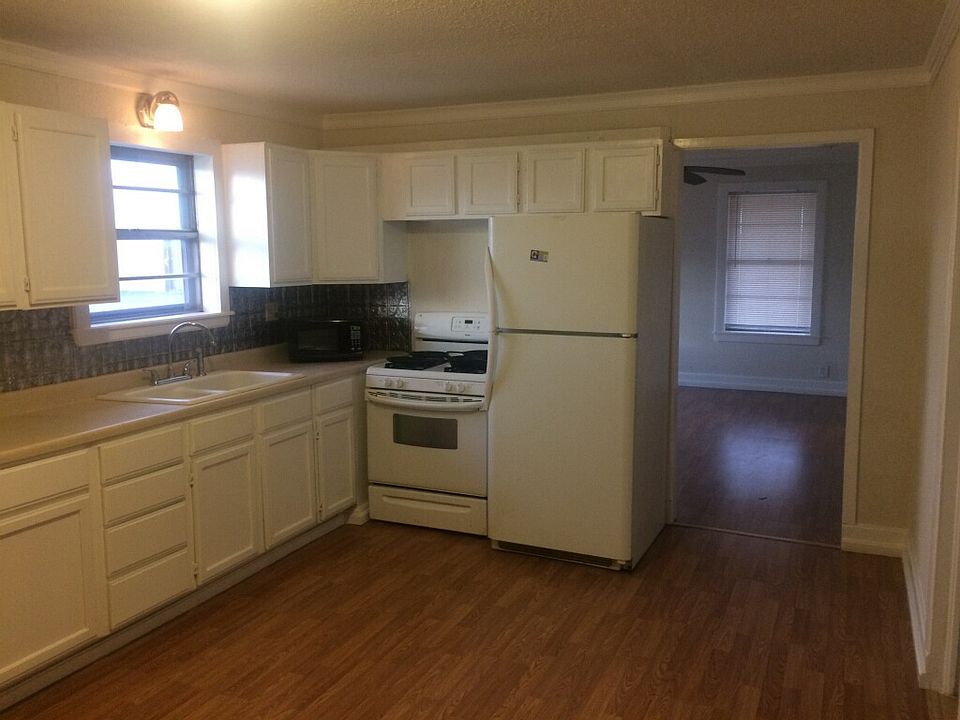 1st image of 307 S Oaklawn Dr