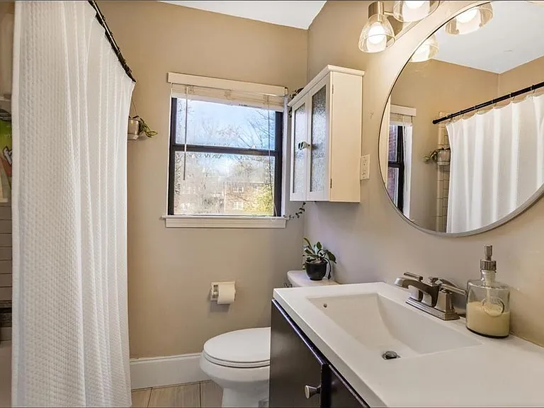 708 Argonne Ave NE #5 — Photo 17