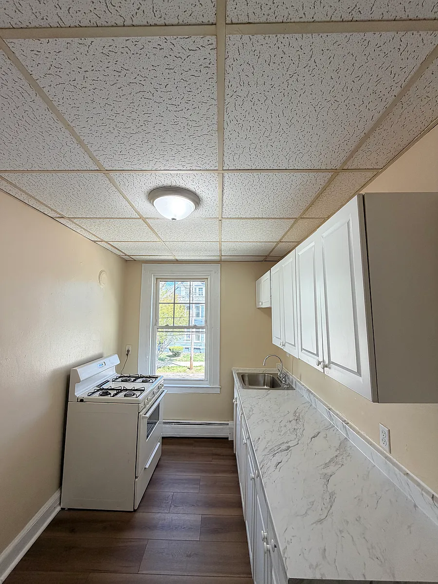 Building Photo - 206 Sherman Ave #B1