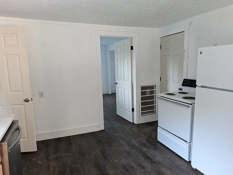 1908 Darnell Dr — Photo 8