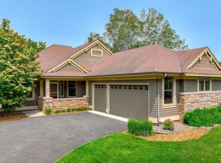 4 Marsh Rdg, North Oaks, MN 55127