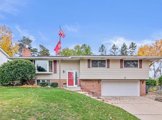 1190 Sextant Ave W, Roseville, MN 55113