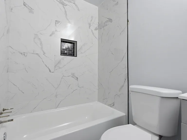 Hubbard Apartments — Photo 18