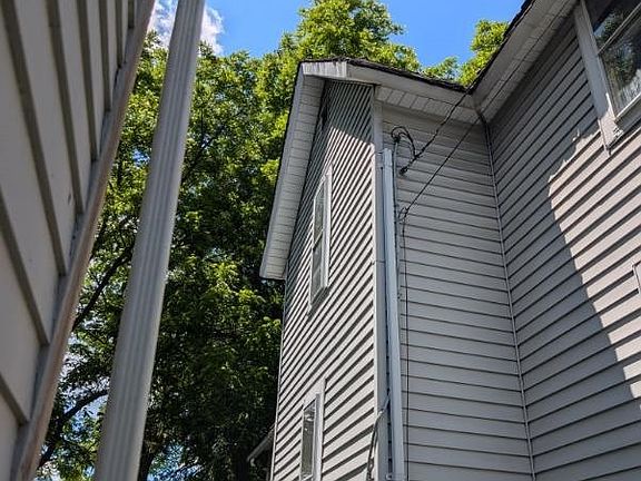3rd image of 211 N 6th St