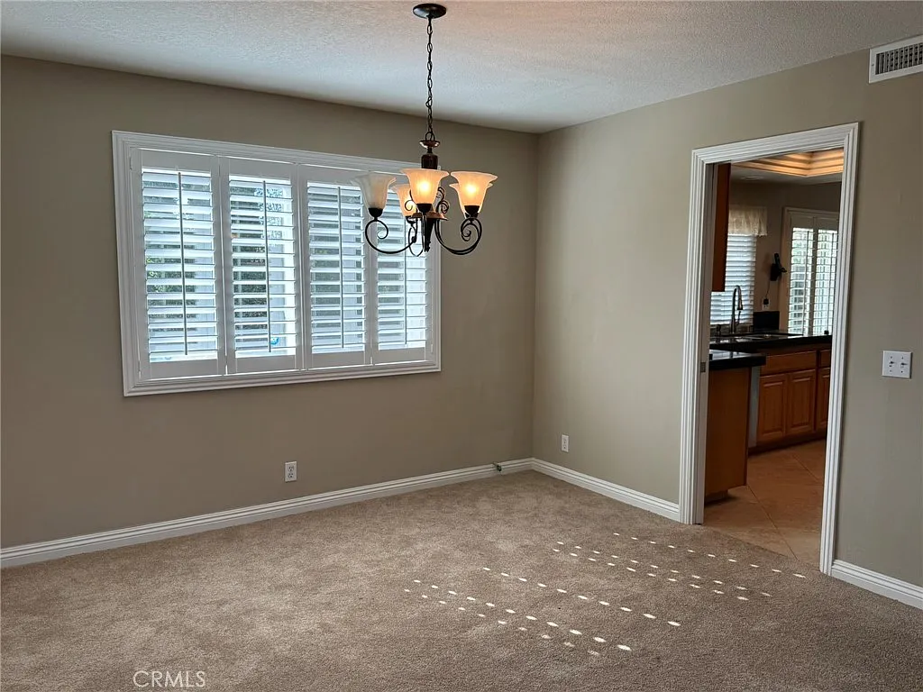 4 bed, 2268 sqft, $4,250 — Photo 4
