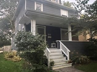 207 Sophia St, West Chicago, IL 60185