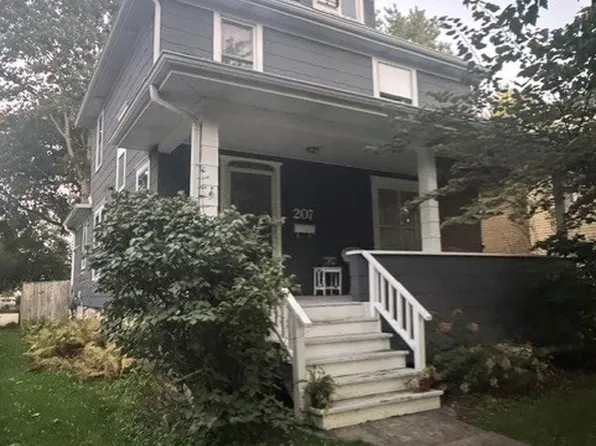 207 Sophia St, West Chicago, IL 60185