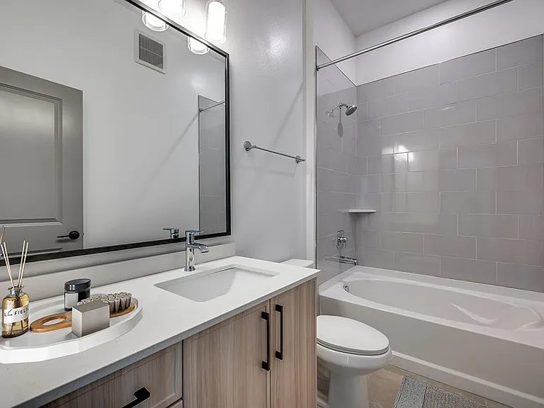The Waylon Apartments & Townhomes — Photo 25