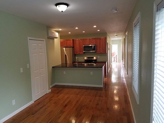 4th image of 14724 109th Ave #1