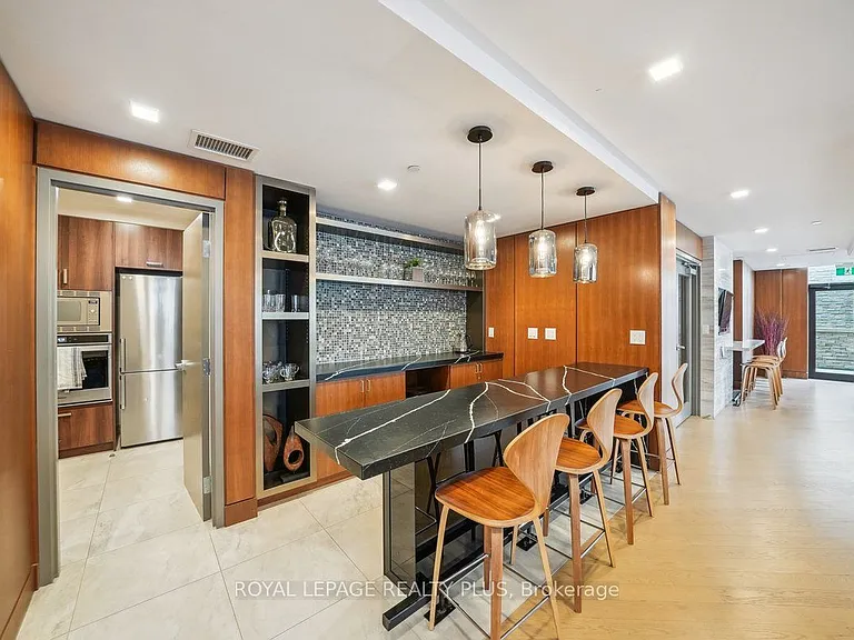 1575 Lakeshore Rd W #117 — Photo 32