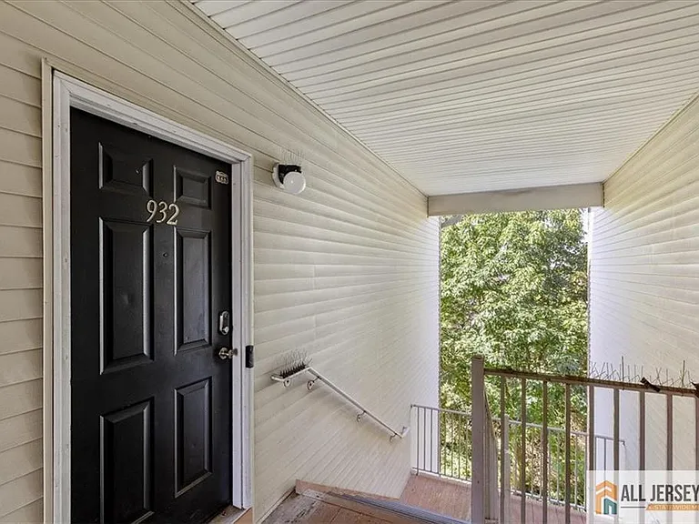932 Del Negro Ct #932 — Photo 3