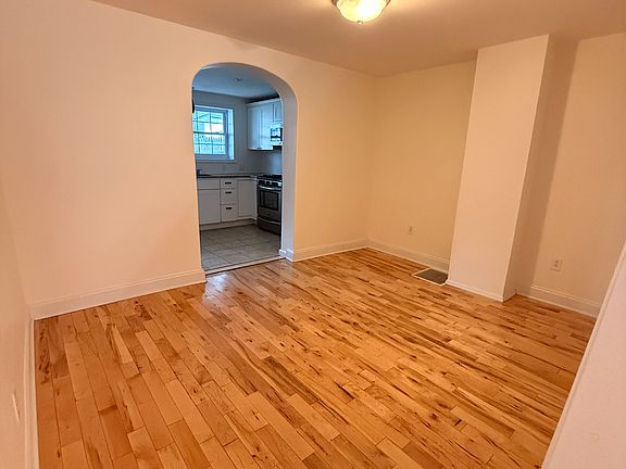 3rd image of 1934 S Alder St