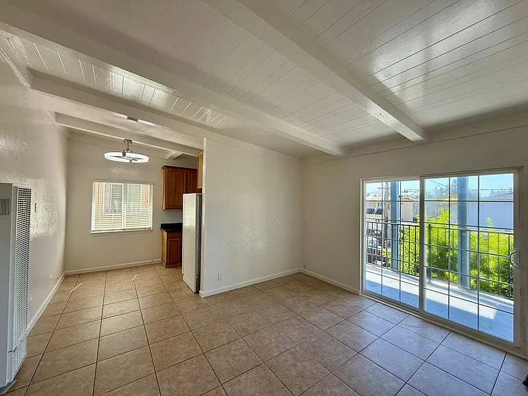 1805 Bradford Way — Photo 2