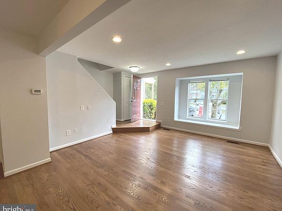 3rd image of 36 Cross Laurel Ct
