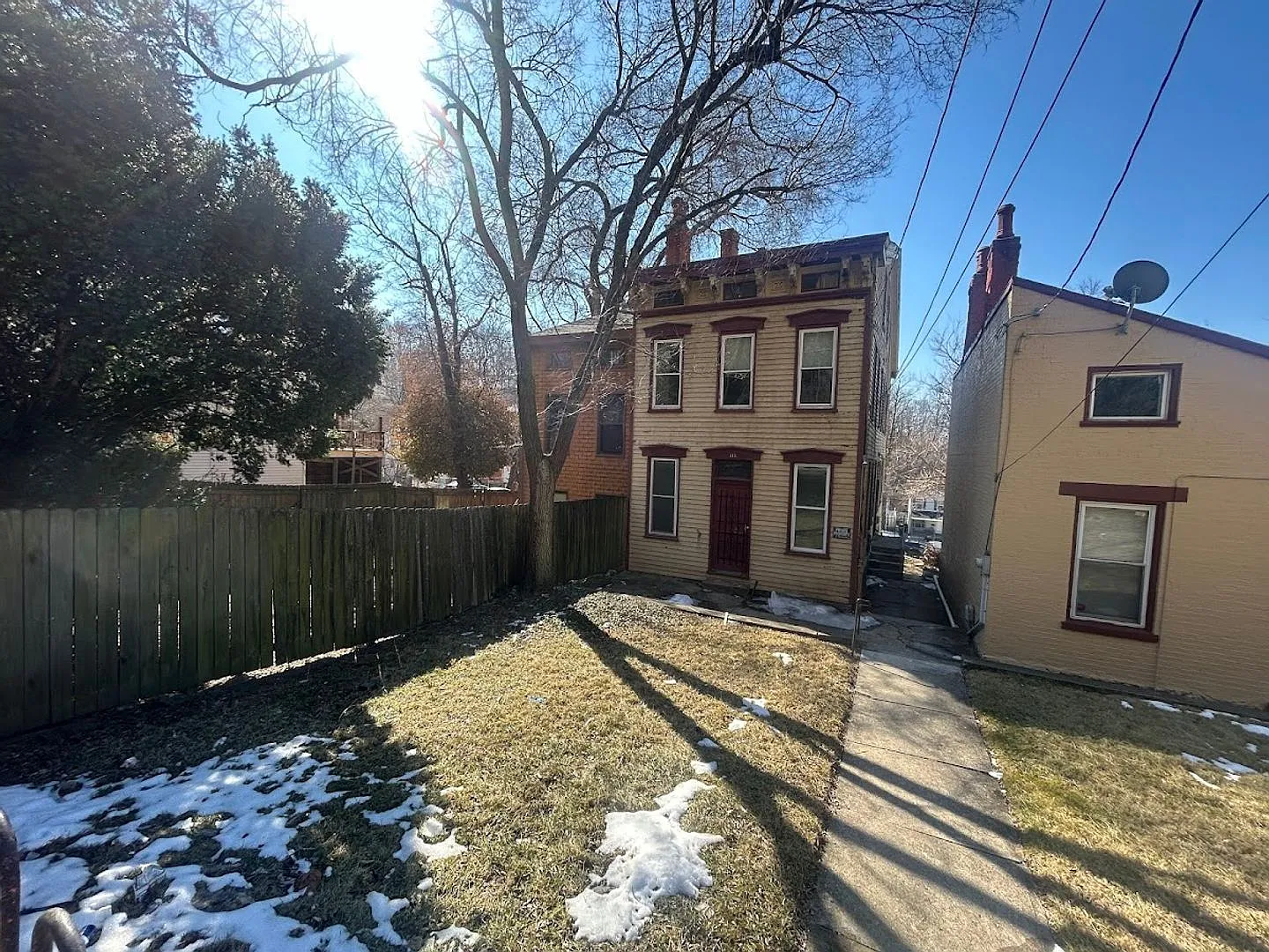 2 bed, 1.0 bath, $1,025 — Photo 2