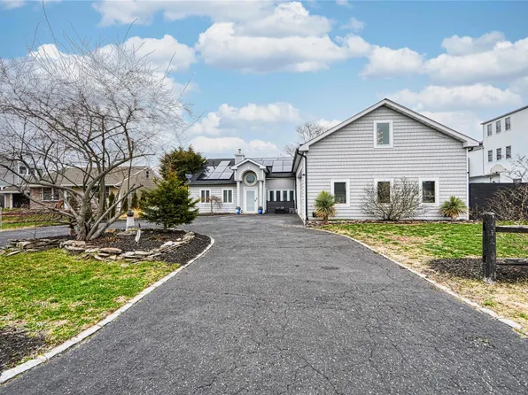 25 Fairlawn Court, Shirley, NY 11967