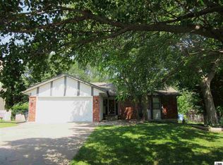 3116 SW Gainsboro Rd, Topeka, KS 66614