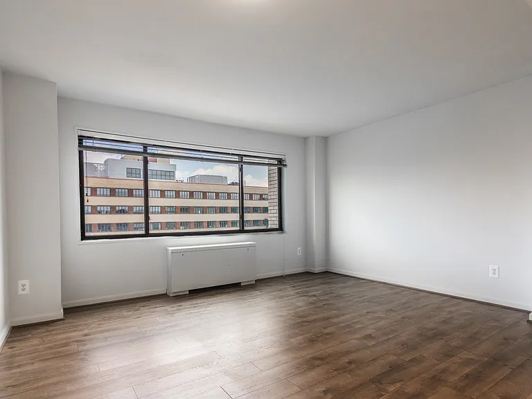 2620 16th Street Apartments — Photo 9