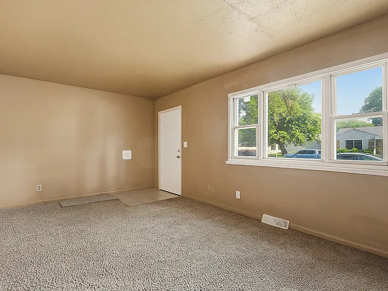 1118 Lincoln Ave — Photo 2
