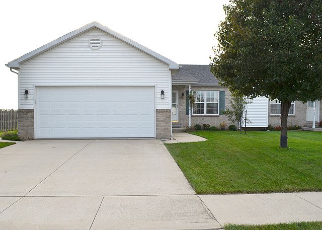 1st image of 935 Brown Dr