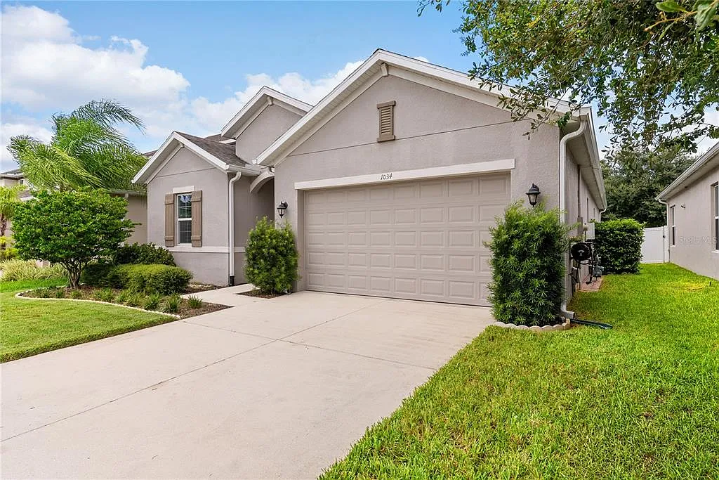 4 bed, 3.0 bath, 2097 sqft, $2,850 — Photo 2