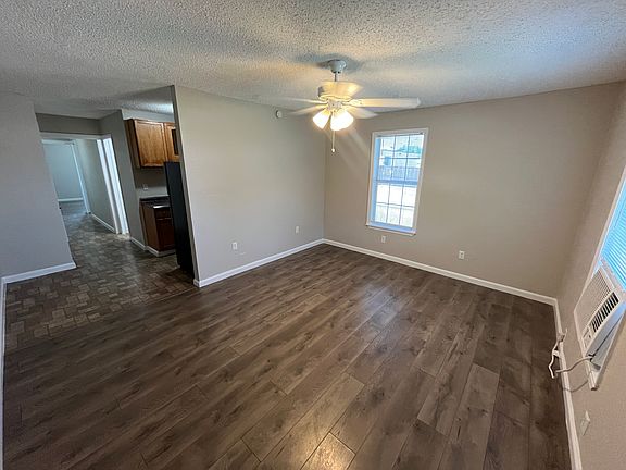 3rd image of 2223 Houston St