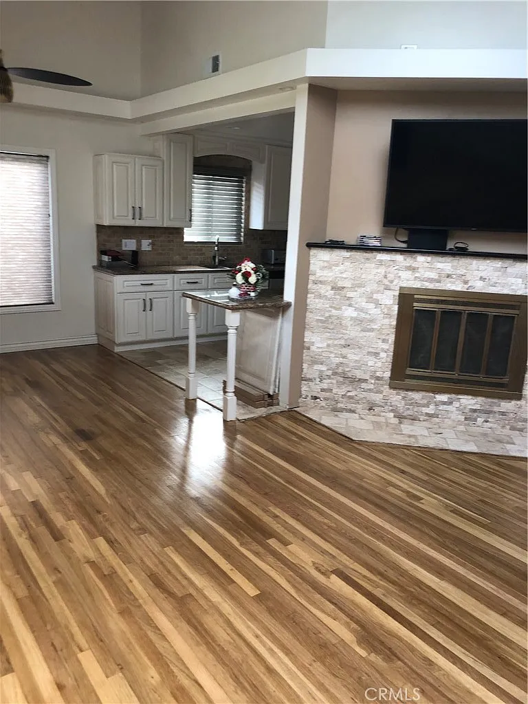 3 bed, 2.5 bath, 1637 sqft, $1,400 — Photo 4