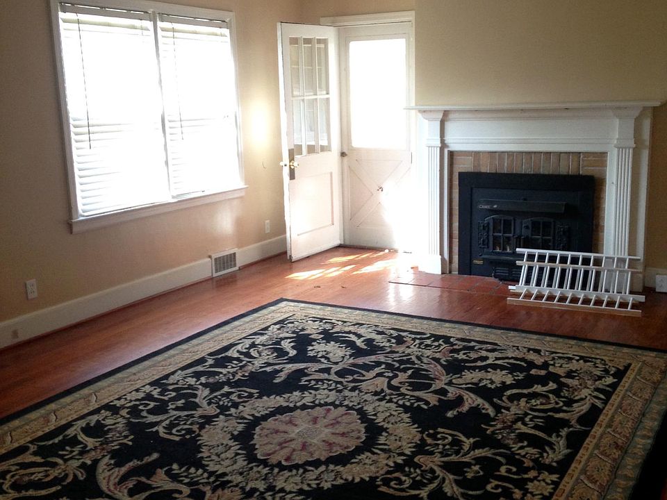 2nd image of 208 W Red Bud Rd