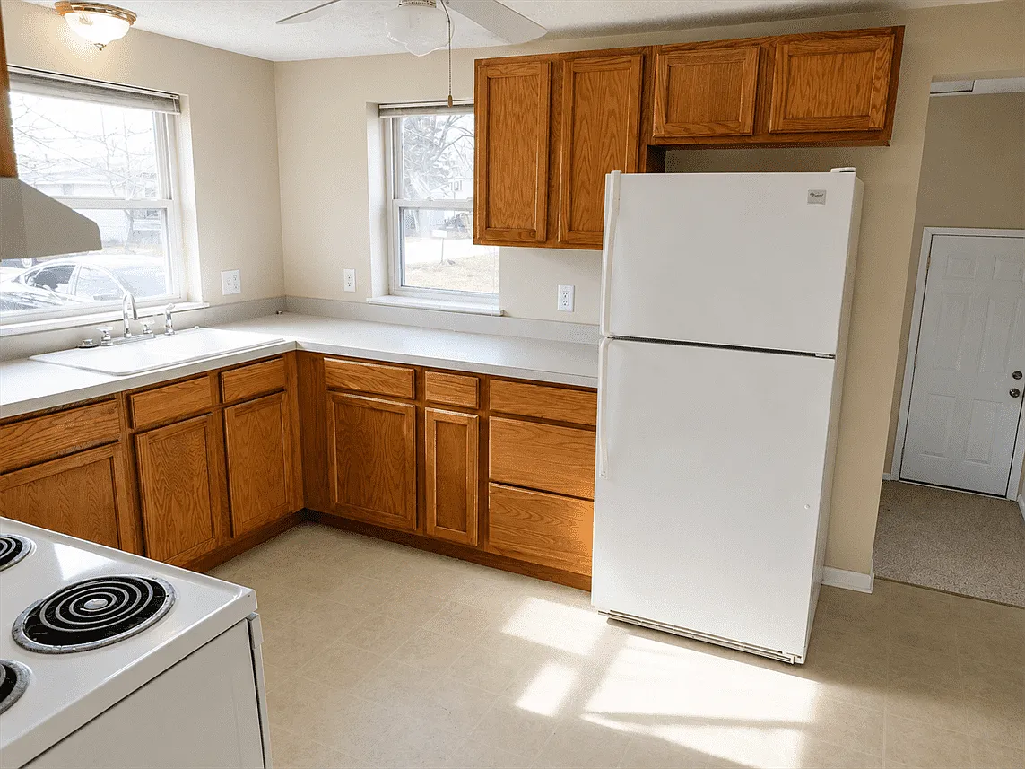 2 bed, 770 sqft, $1,100 — Photo 2