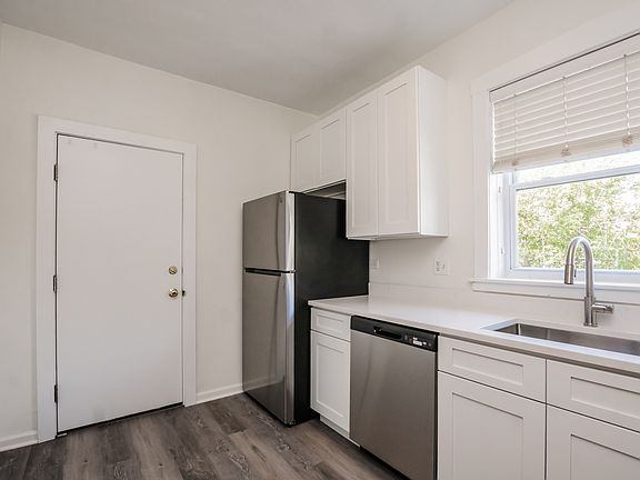 4th image of 721 Reba Pl APT 3N
