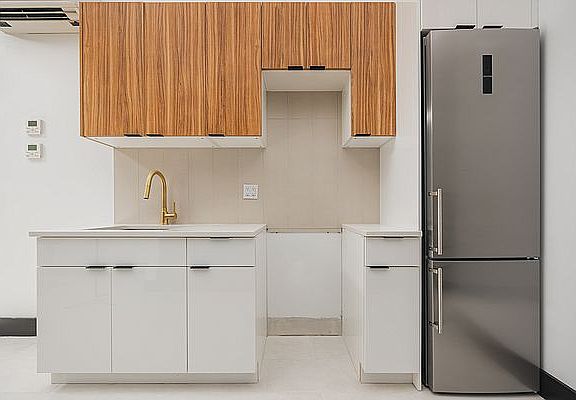 2nd image of 145 Tompkins Ave #3R