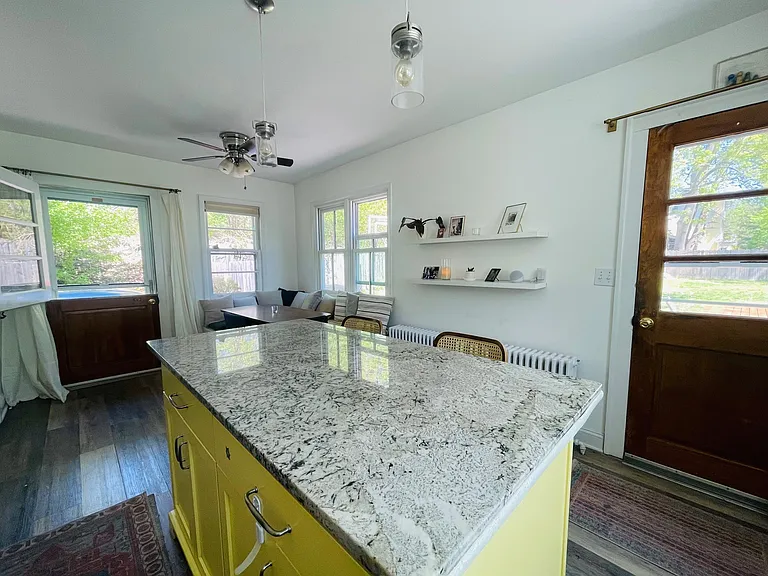 12 Parrott St — Photo 11