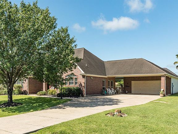 3rd image of 3364 Clearwood Cir