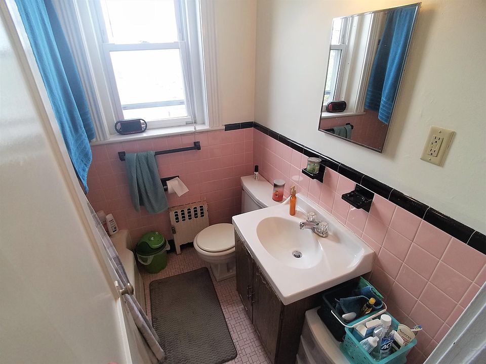 1st image of 16 Fuller St #105