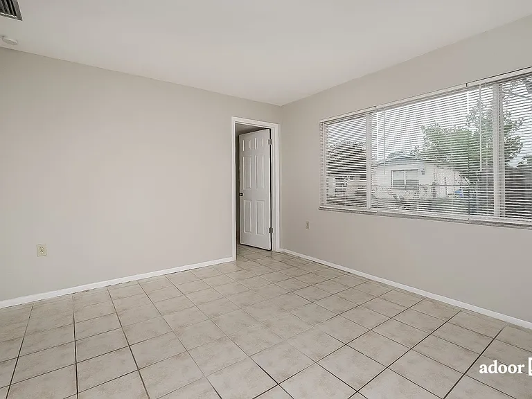 9302 Barrington Ln — Photo 10