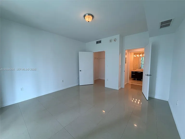 253 NE 2nd St #1006 — Photo 10